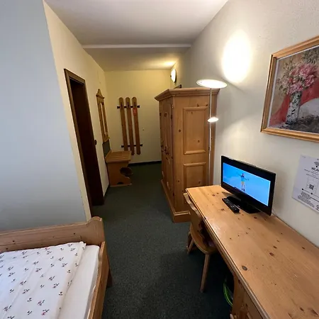 Hotel Almenrausch Neukirchen (Erzgebirgskreis)